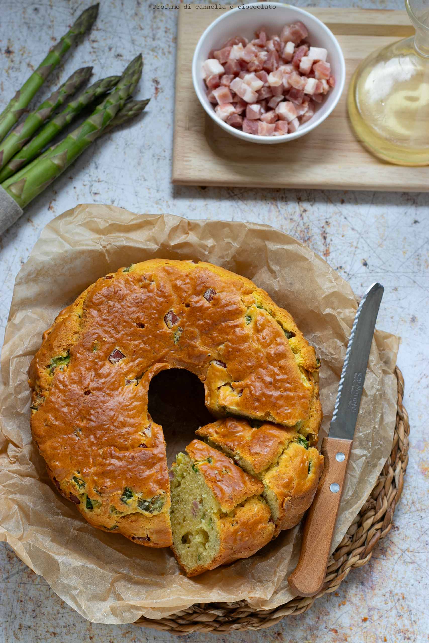 Ciambella salata asparagi, pancetta e pecorino