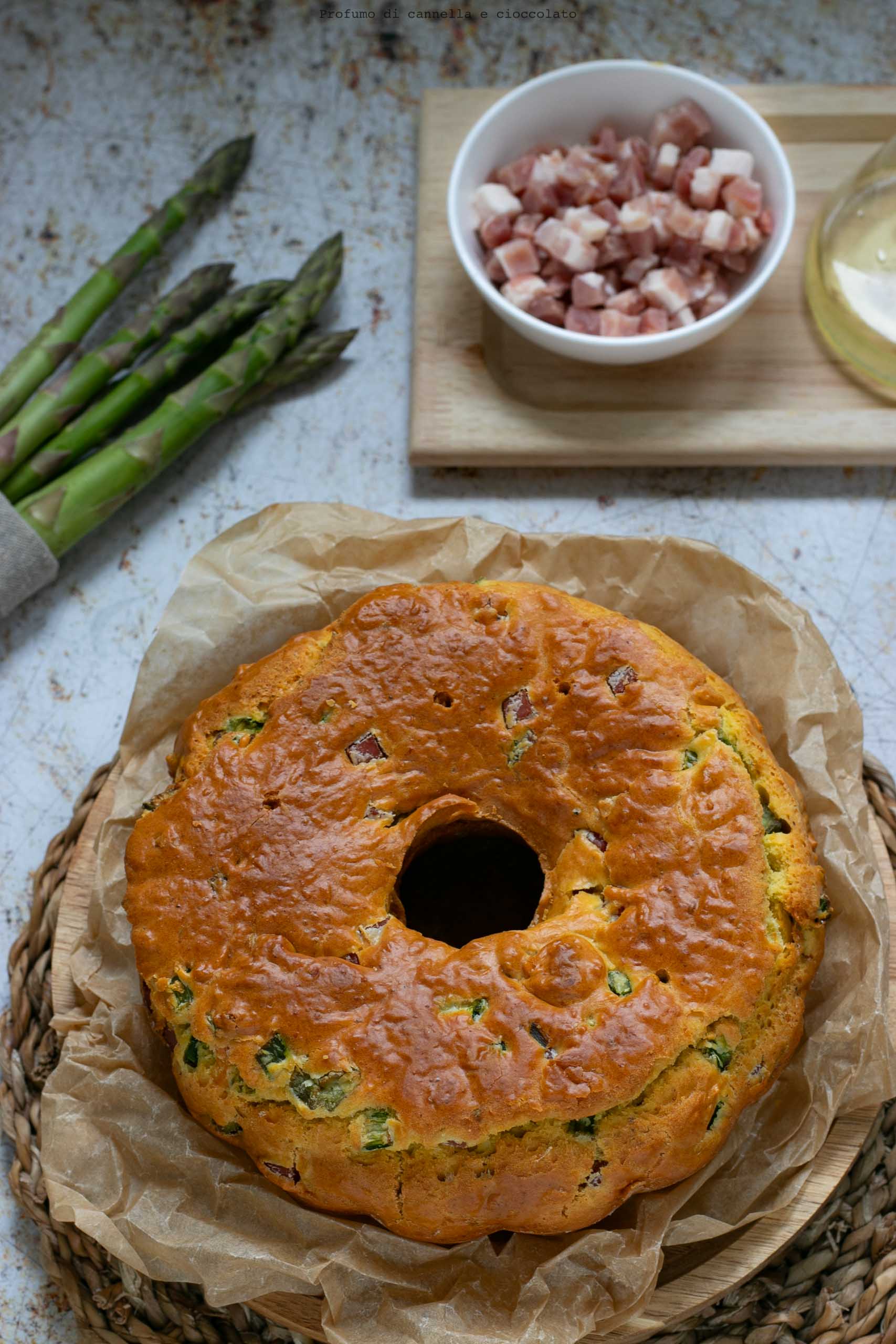 Ciambella salata asparagi, pancetta e pecorino