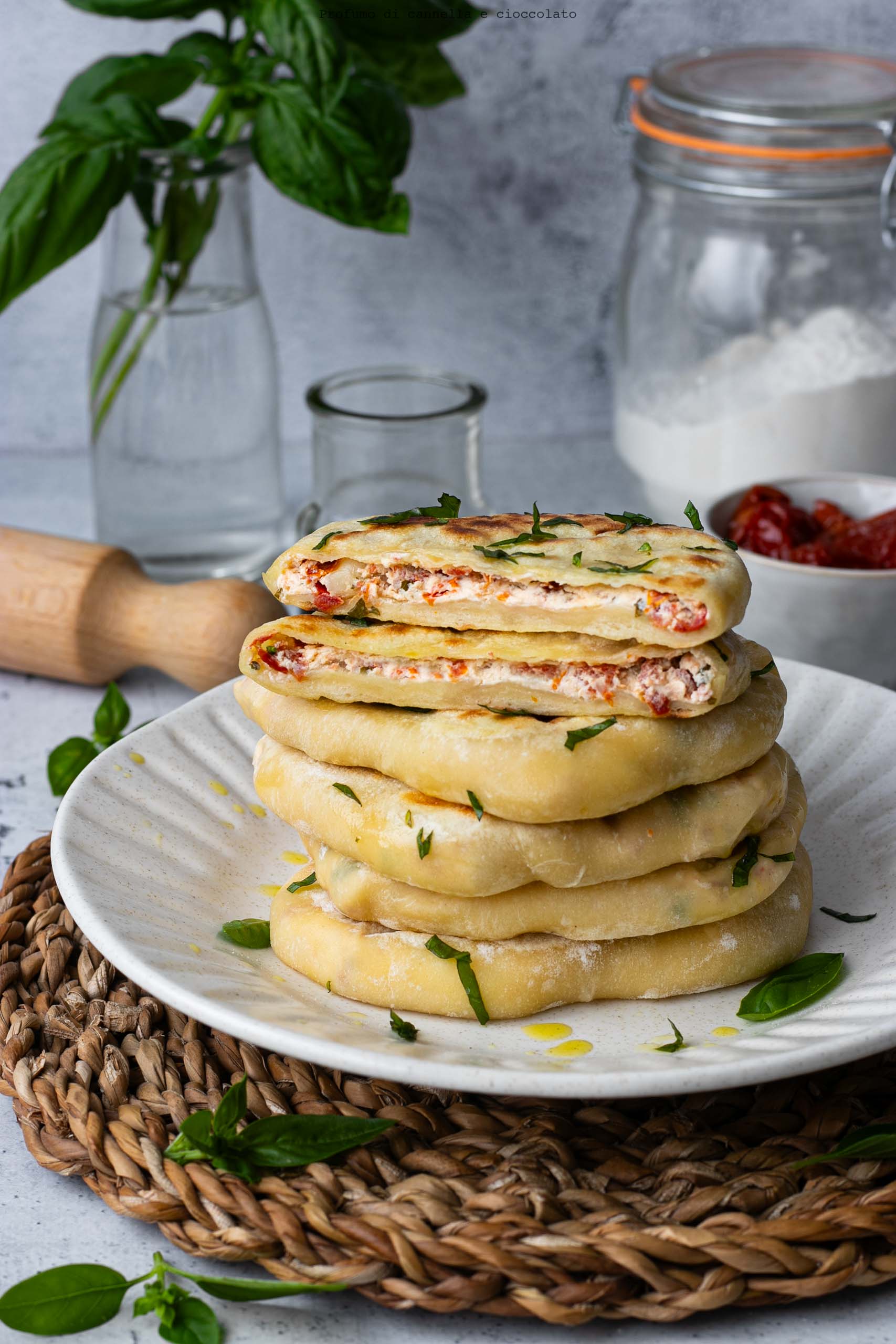 Focaccine in padella senza lievitazione farcite